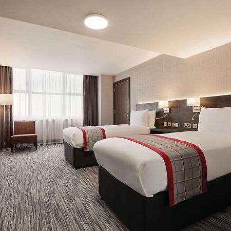 Ramada By Wyndham Leeds East Hotel Buitenkant foto