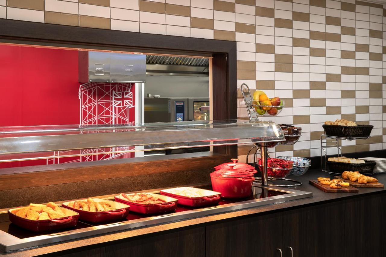 Ramada By Wyndham Leeds East Hotel Buitenkant foto