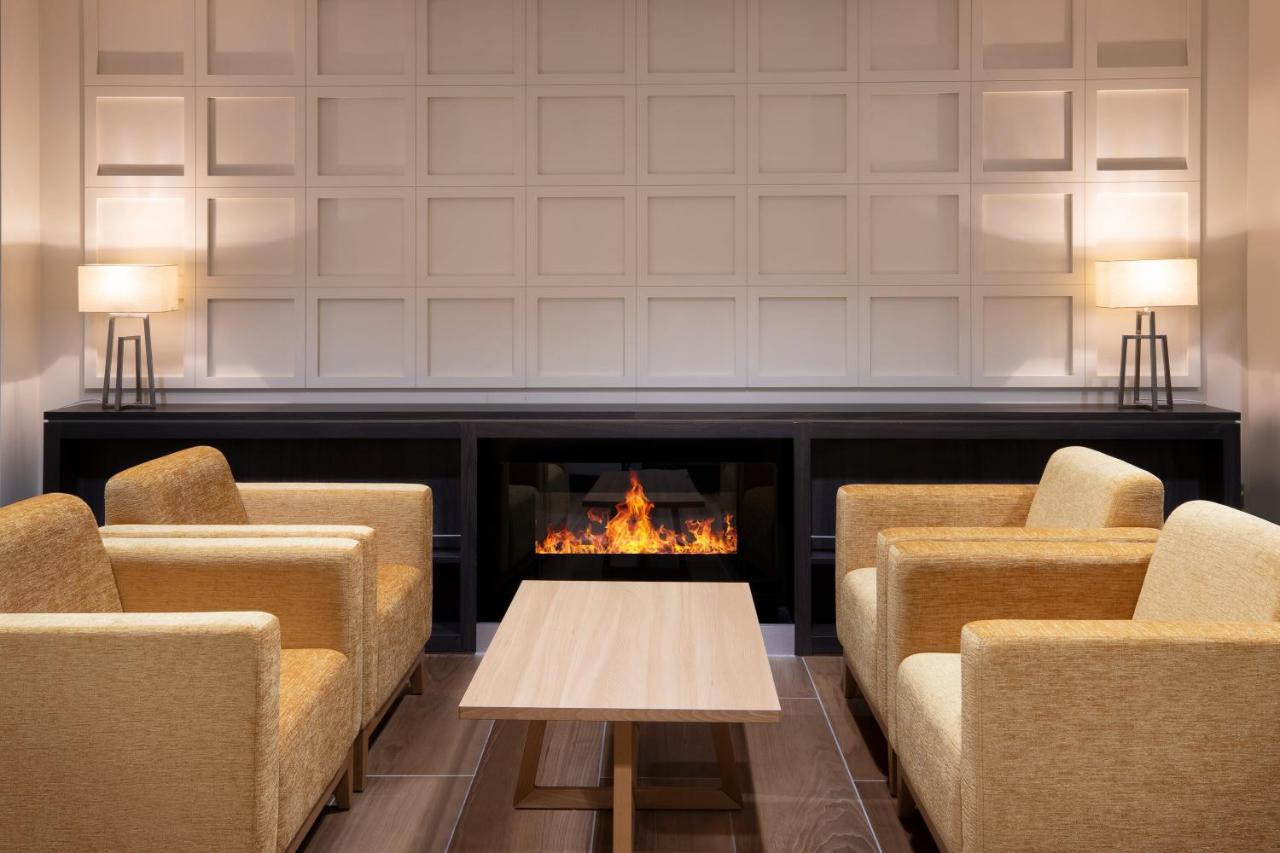 Ramada By Wyndham Leeds East Hotel Buitenkant foto