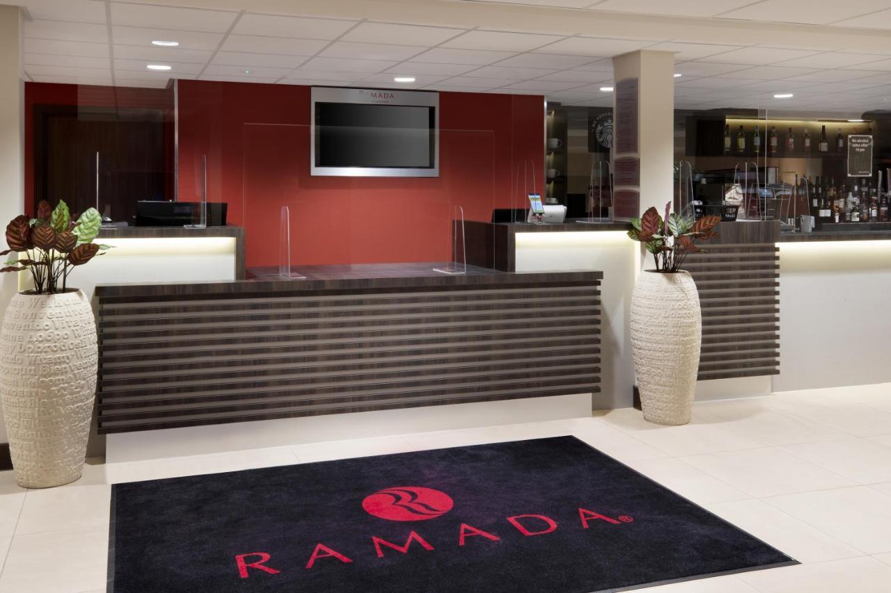Ramada By Wyndham Leeds East Hotel Buitenkant foto